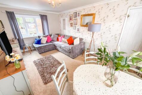 Lounge/ Dining Room