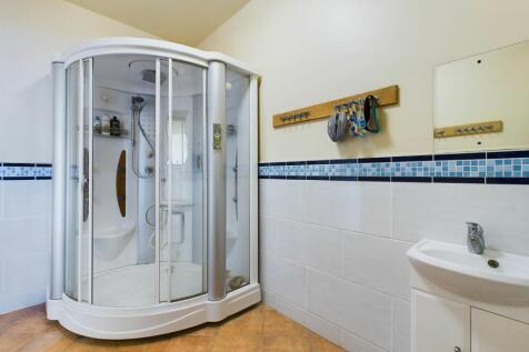 Pool shower room