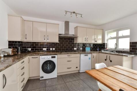 Kitchen/ Dining Room