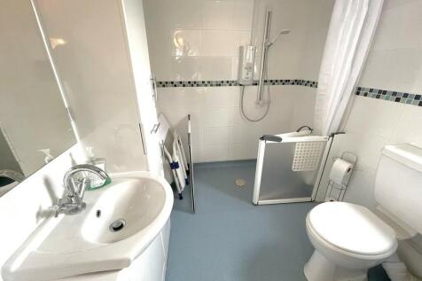 2 Barton Court en...