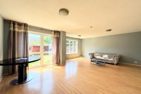 Lounge/dining area