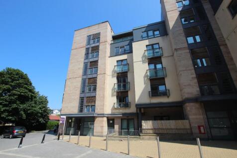 A well-presented two-bedroom flat in Tollcross, Edinburgh, featuring one bathroom, a private garden, gas central heating, and permit parking. Available from 24 July 2026. Deposit required: £1,800.