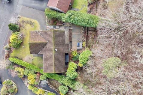 4 bed, 2 bath Detached in Leeds - Photo 25