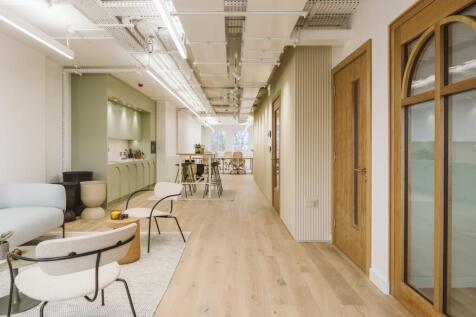 241220 18 Clerkenwell Close17.JPG