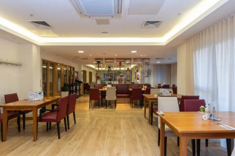 RESTAURANT-1.jpg