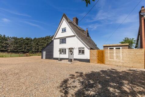 White Cottage Hou...