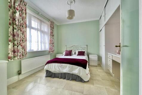 Bedroom 1.jpg