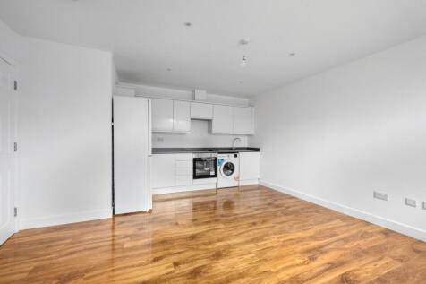 1 Bedroom Flat in KT6 4UG