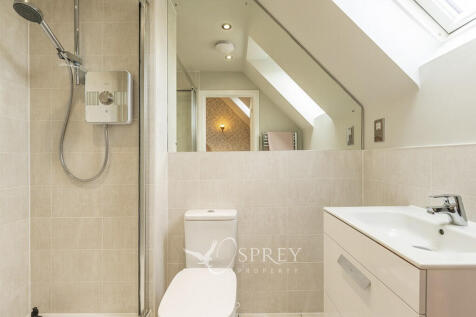 Ensuite to Bedroo...