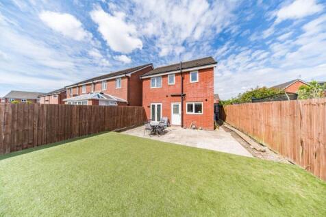 8 Riverside Mews garden 3.jpg