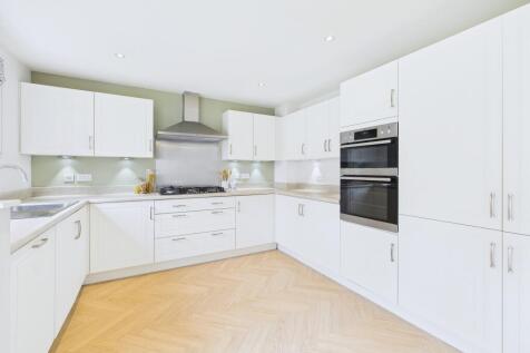 CAM03162G0-PR0107-STILL008