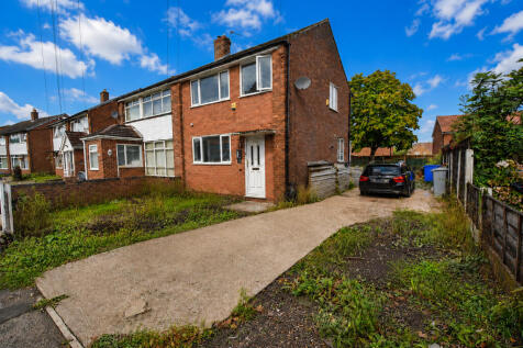 3 bed semi-detached house for sale