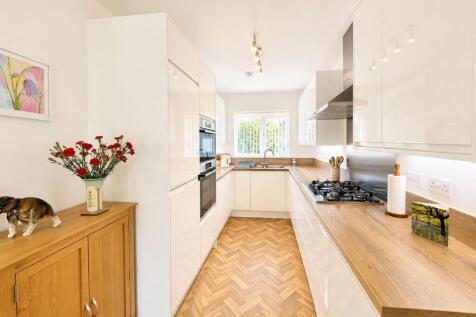 14 Foundry Rise - kitchen..jpeg