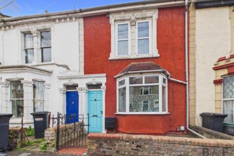 A fine three bedroom period built home with enclosed garden. This well presented property has lots of character and charm, having many period features including, stripped doors and floorboards. The ac