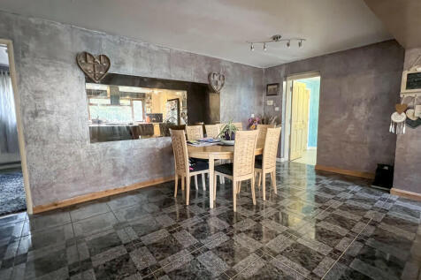 Kitchen/dining ro...