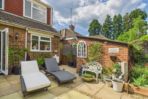 23. CAM04922G0-PR0020-STILL026