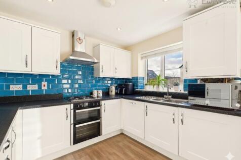 EWEMOVE SOUTH MOLTON - KITCHEN