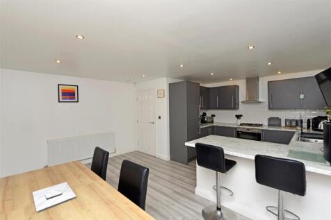 Fitted Dining Kitchen: