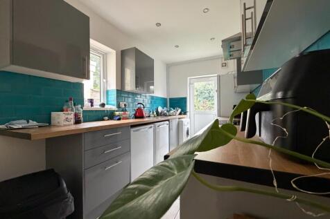 Call 02920 668585 to secure your viewing _5
