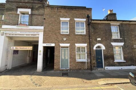 Beautifully presented four bedroom townhouse in excellent location