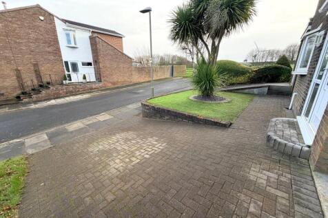 DRIVE & FRONT GARDEN