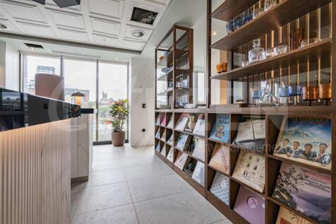 RESIDENTS LOUNGE & BAR