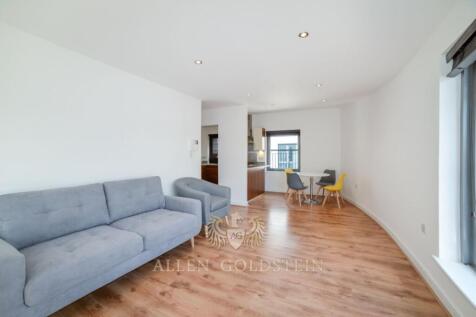 *** A TRULY GREAT CENTRAL LOCATION!*** HIGH SPEC stunning TWO bedroom TWO bath APARTMENT in the heart of LIVERPOOL STREET just a 5 MINUTES WALK to LIVERPOOL STREET STATION and the famous OLD SPITALFIE