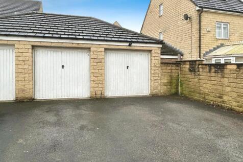 Garage & Driveway