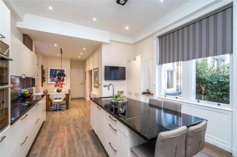 6 bed, 4 bath End of Terrace in Glasgow - Photo 8