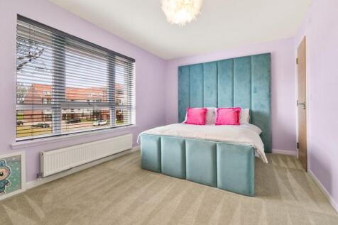5 bed, 5 bath Detached in Glasgow - Photo 24