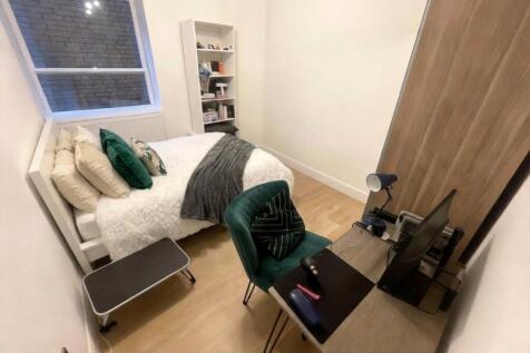 Key features: All utility bills included, modern, refurbished. A modern, FURNISHED apartment in a FANTASTIC LOCATION within City Centre, surrounded by bars, pubs and restaurants. The property features