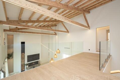 Modern luxury home with pool in a prime location in Puerto Pollensa