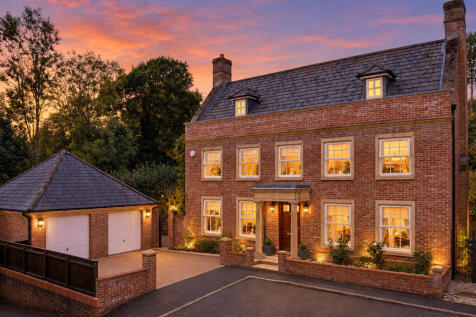 10_Haye_Garden_twilight_Rightmove