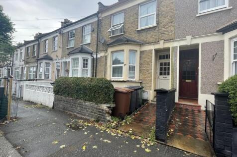 Strettons Residential is delighted to present this charming one-bedroom first floor flat located on Newport Road in Leyton, London. This well-appointed property features a spacious double bedroom, per