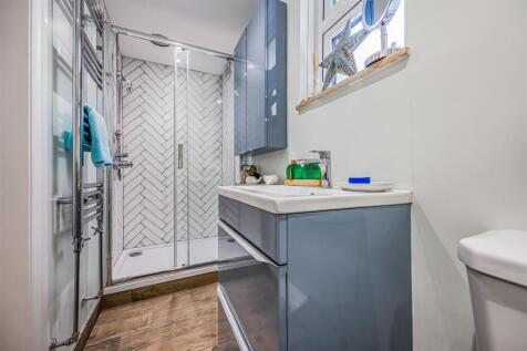 10 Kenilworth Road, Southsea-Smalll-PorticoMarketi