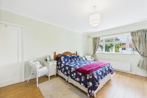 CAM02386G0-PR0141-STILL024