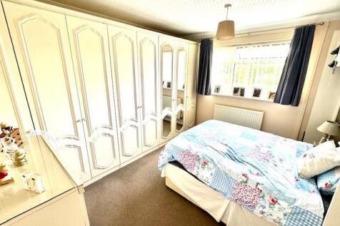 11 Hamilton bedroom one.jpg