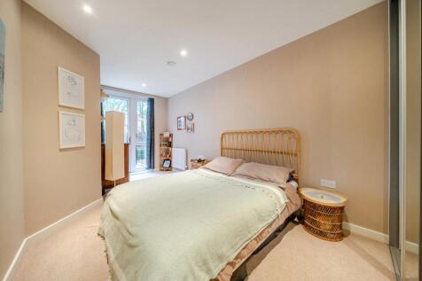 1375928-20-690b33...