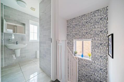 1296166-20-682caeee80e9f-ARW