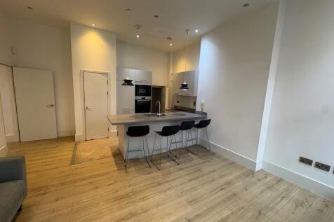 Looking for stylish city living in the heart of Birmingham? Welcome to your new home in the sought-after Jewellery Quarter, just minutes from the city centre! 💎