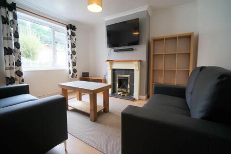 4 Bedroom House in LL57 1BL