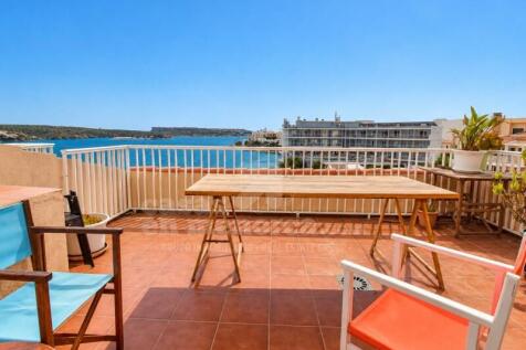 Duplex flat on the seafront in Es Castell