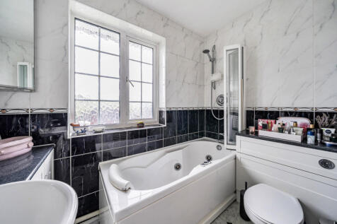 1376847-7-690b529...