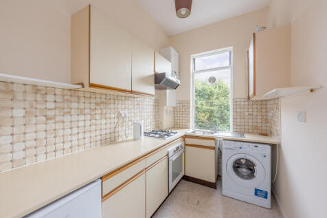 FLat 6, 246 Cavendis