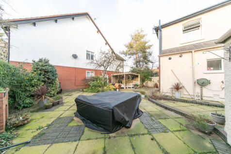 Low maintenance private garden