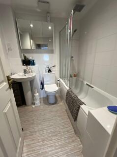 16 Orient bathroom (1).jpg