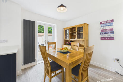 CAM03852G0-PR0296-STILL015