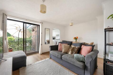 Beechcroft Road, E18