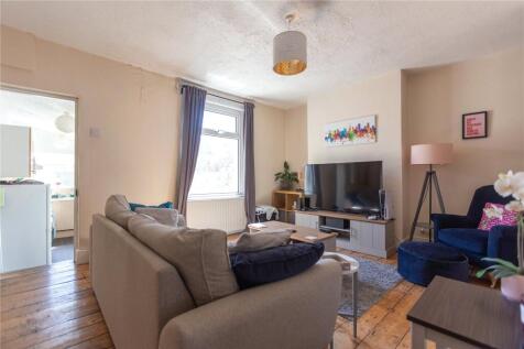 A spacious two double bedroom house, boasting excellent links to the City Centre and M32. The property is unfurnished but has white goods included, and benefits from a spacious garden and gas central