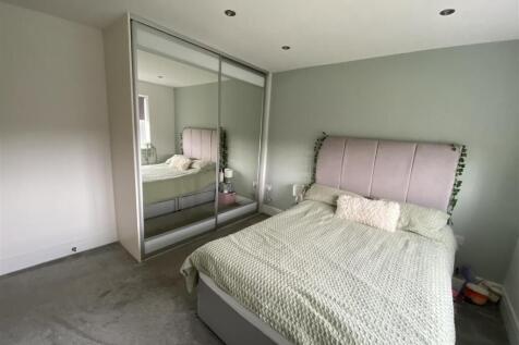 Bedroom no.2 rear double: